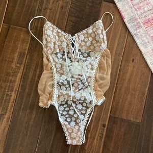 For love and lemons lace ditsy daisy bodysuit